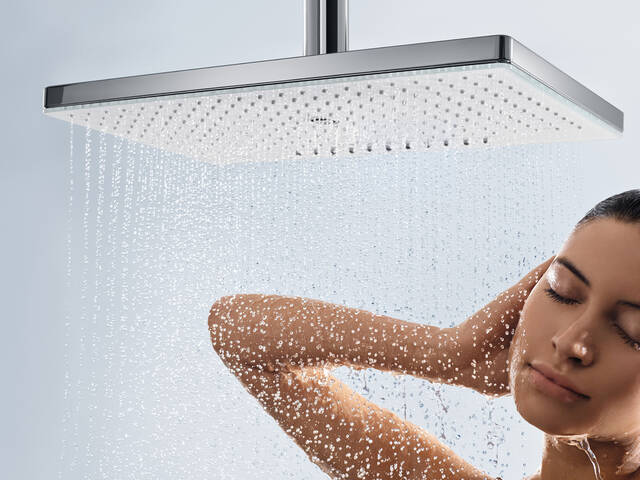 https://assets.hansgrohe.com/celum/web/rainmaker-select-overhead-shower_showering-woman_jet-type-rain-xl_4x3.jpg?format=HBW37