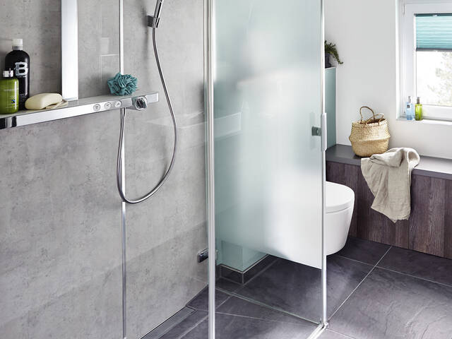 https://assets.hansgrohe.com/celum/web/rainmaker-select_puravida_small-blue-grey-bathroom-ambiance_4x3.jpg?format=HBW37