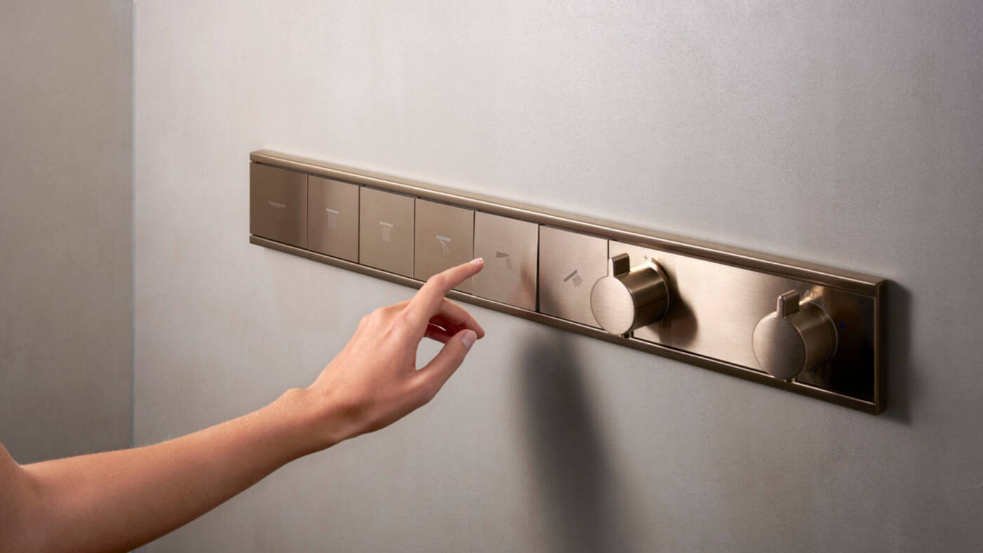 Termostato de diseño RainSelect de hansgrohe en bronce cepillado.