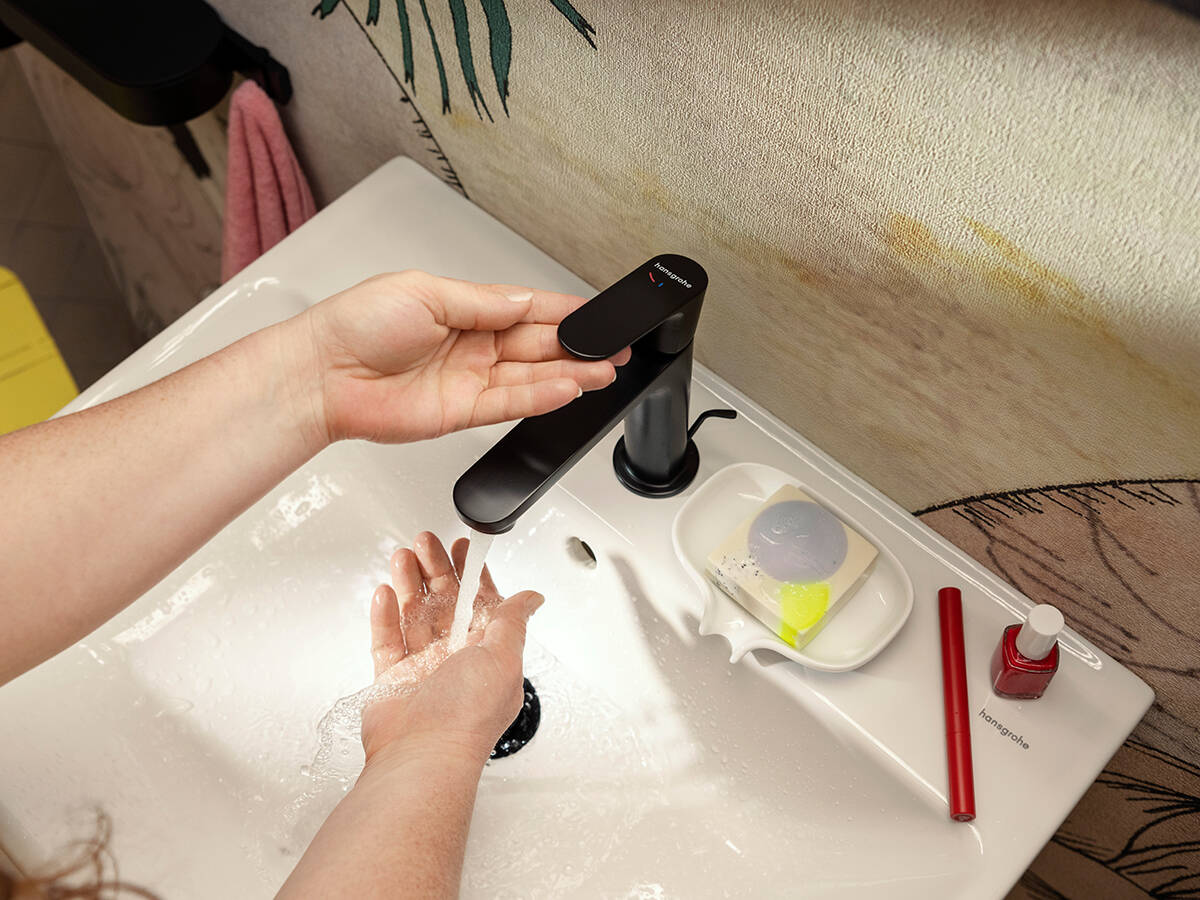 Las griferías Rebris de hansgrohe ahorran valiosos recursos.