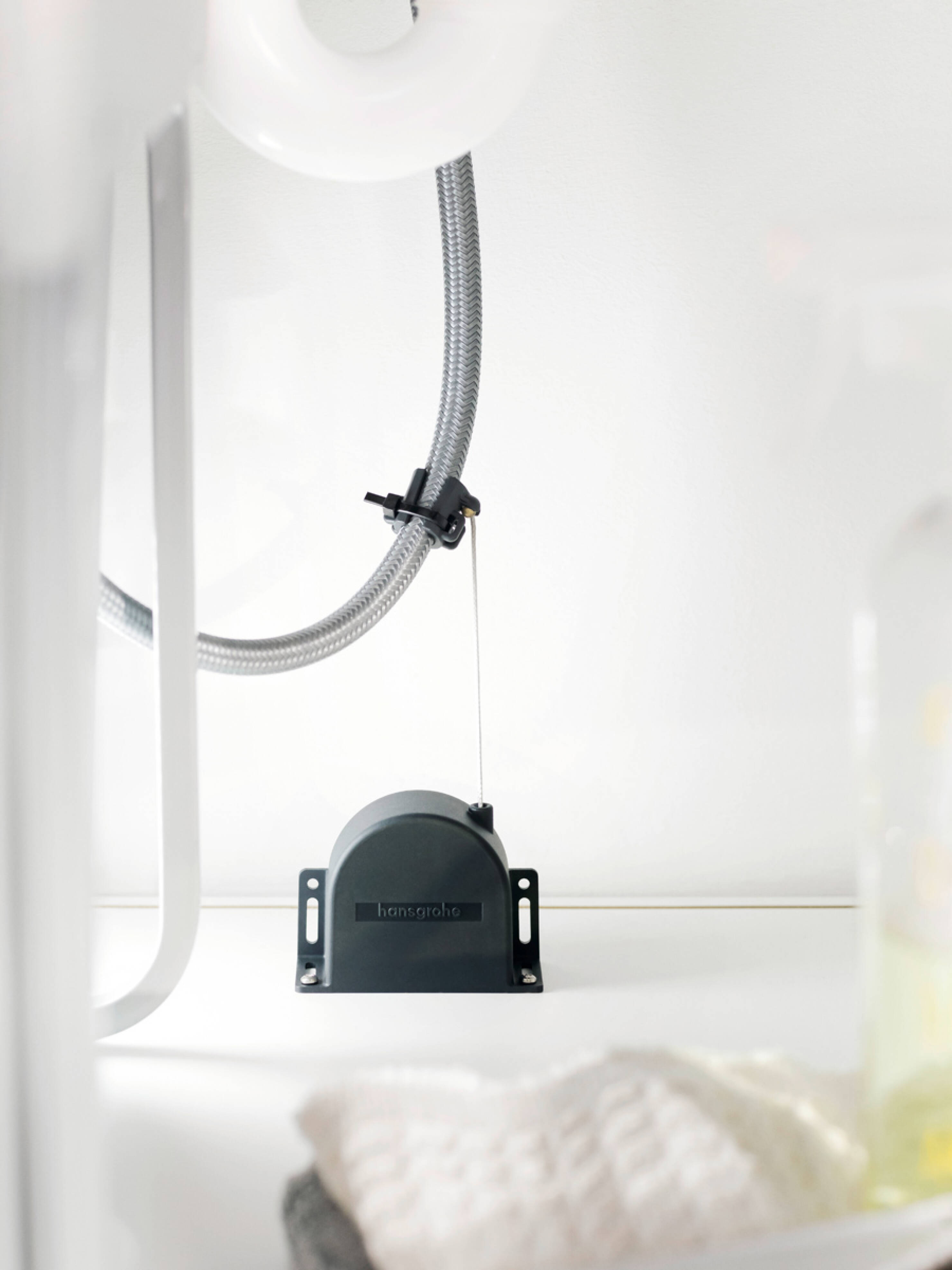 sBox lite installée dans le meuble bas sous l’évier. sBox lite installée dans le meuble bas sous l’évier.