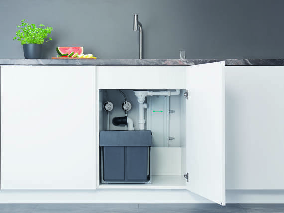 The hansgrohe sBox simplifies work with the pull-out spray