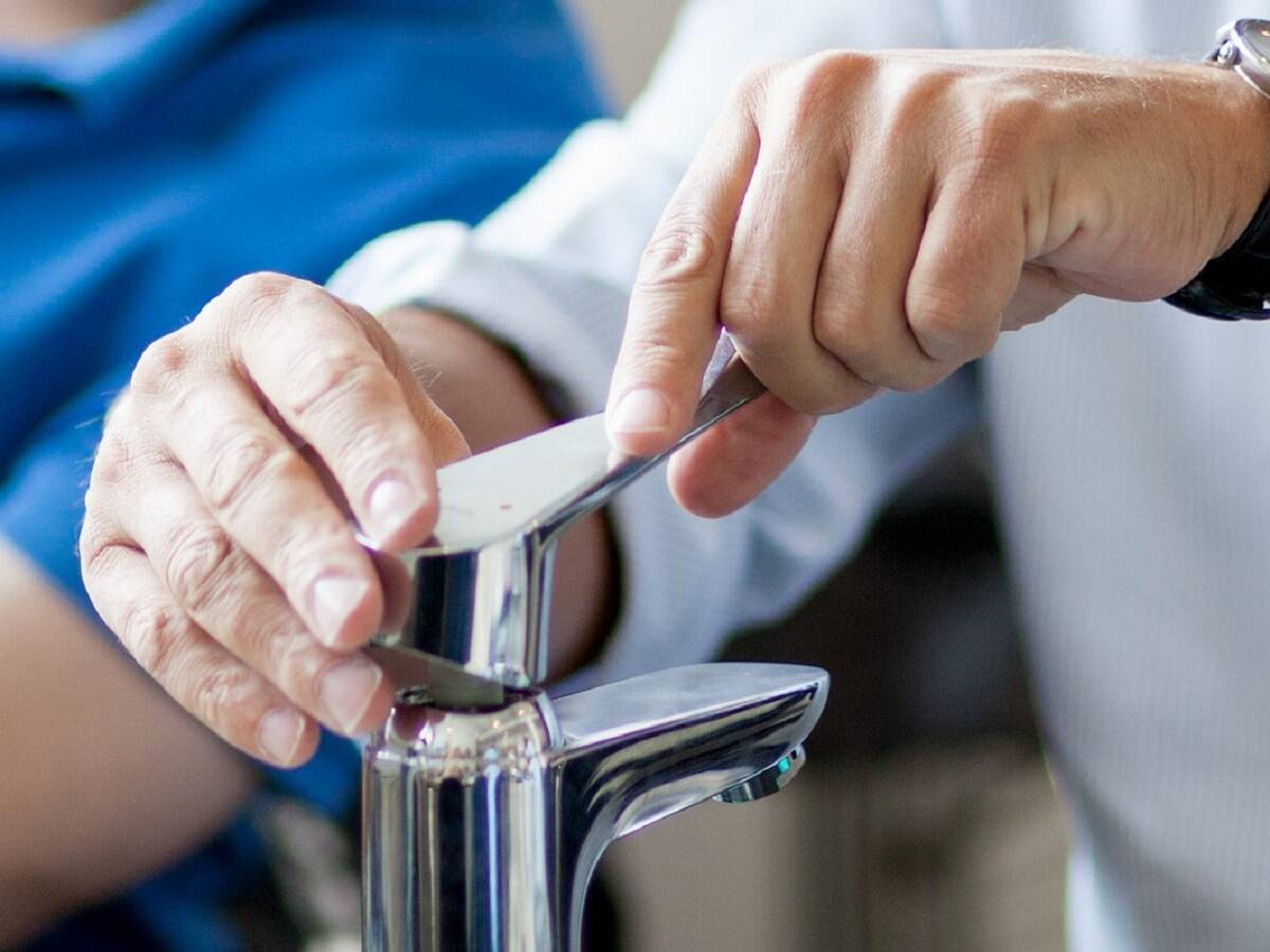 Attendees of a seminar on hansgrohe taps.