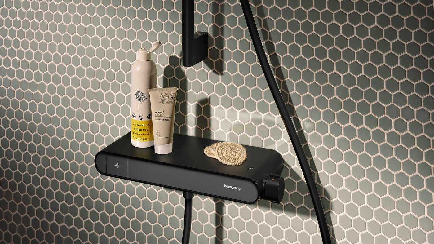 Mat zwarte opbouwthermostaat van hansgrohe.