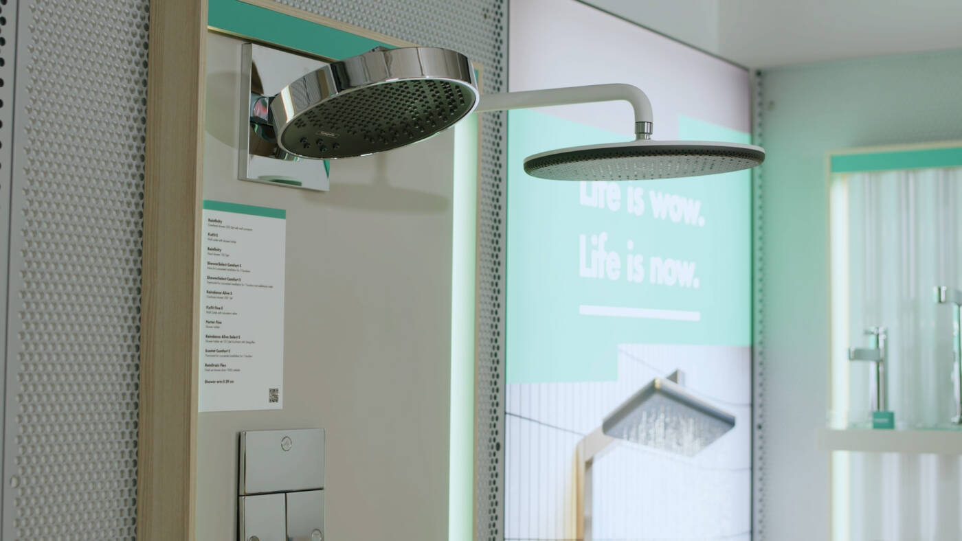Präsentationsmodul mit hansgrohe Kopfbrausen.