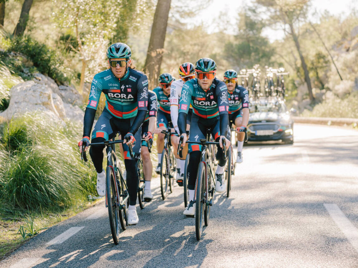 L'équipe cycliste BORA-hansgrohe lors d'une course. 