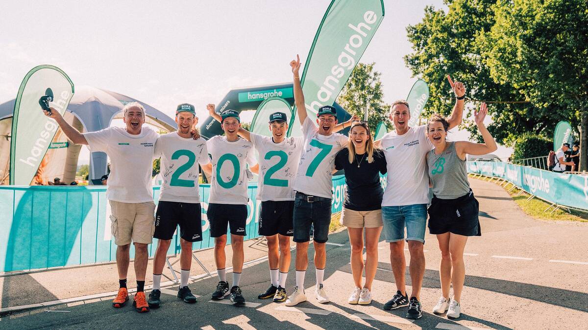 BORA – hansgrohe Profis und Titelsponsor hansgrohe feiern.