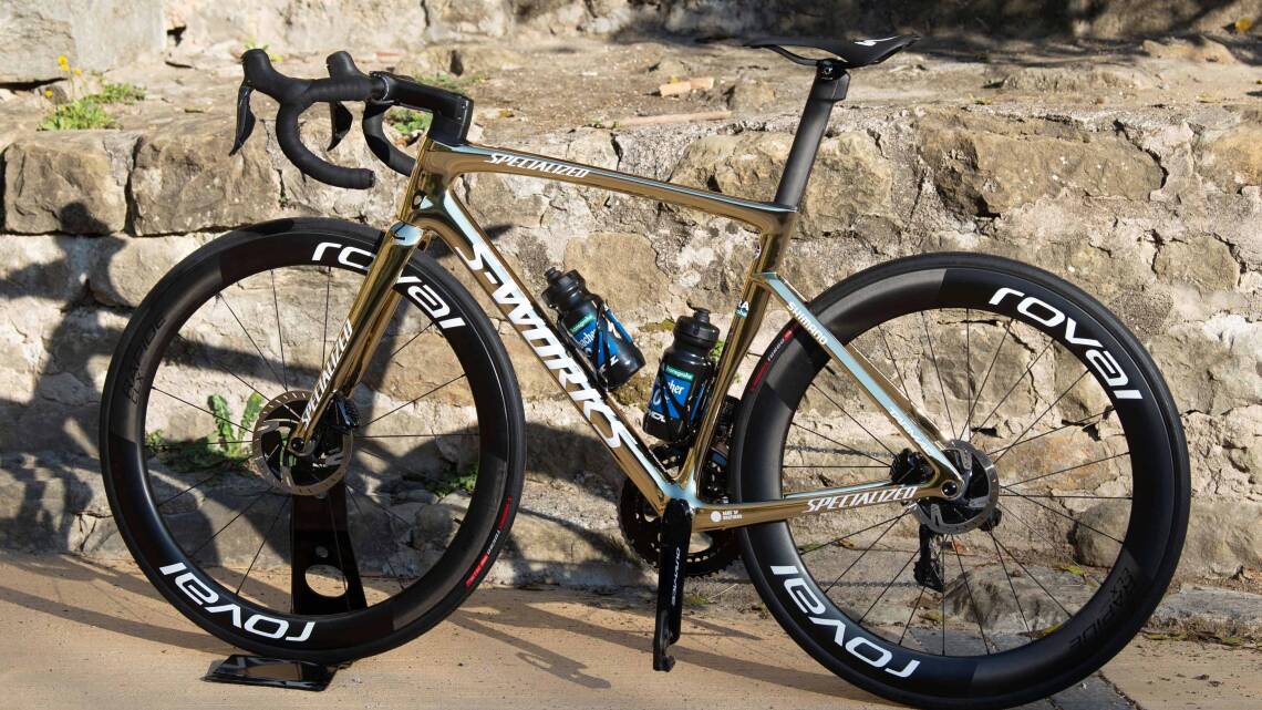 Golden Bike in hansgrohe FinishPlus Polished Gold Optik.