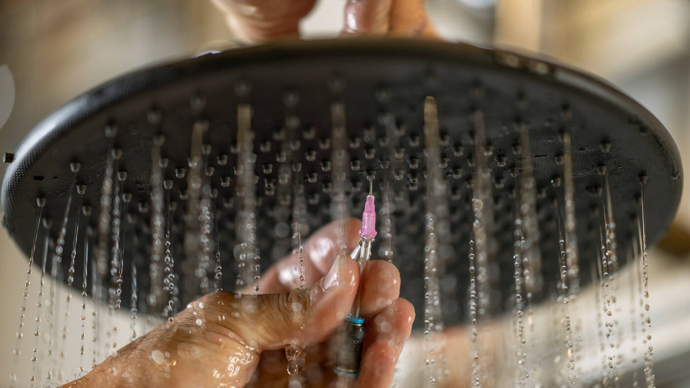 Hansgrohe sprawdza prysznic pod kątem osadzania się kamienia i łatwości czyszczenia.