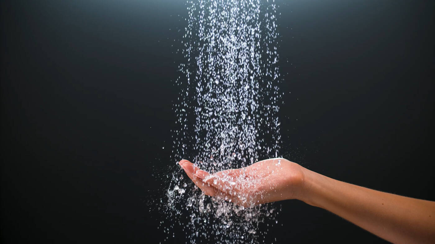 IntenseRain, intensywny strumień prysznicowy, który dokładnie spłukuje z włosów szampon.