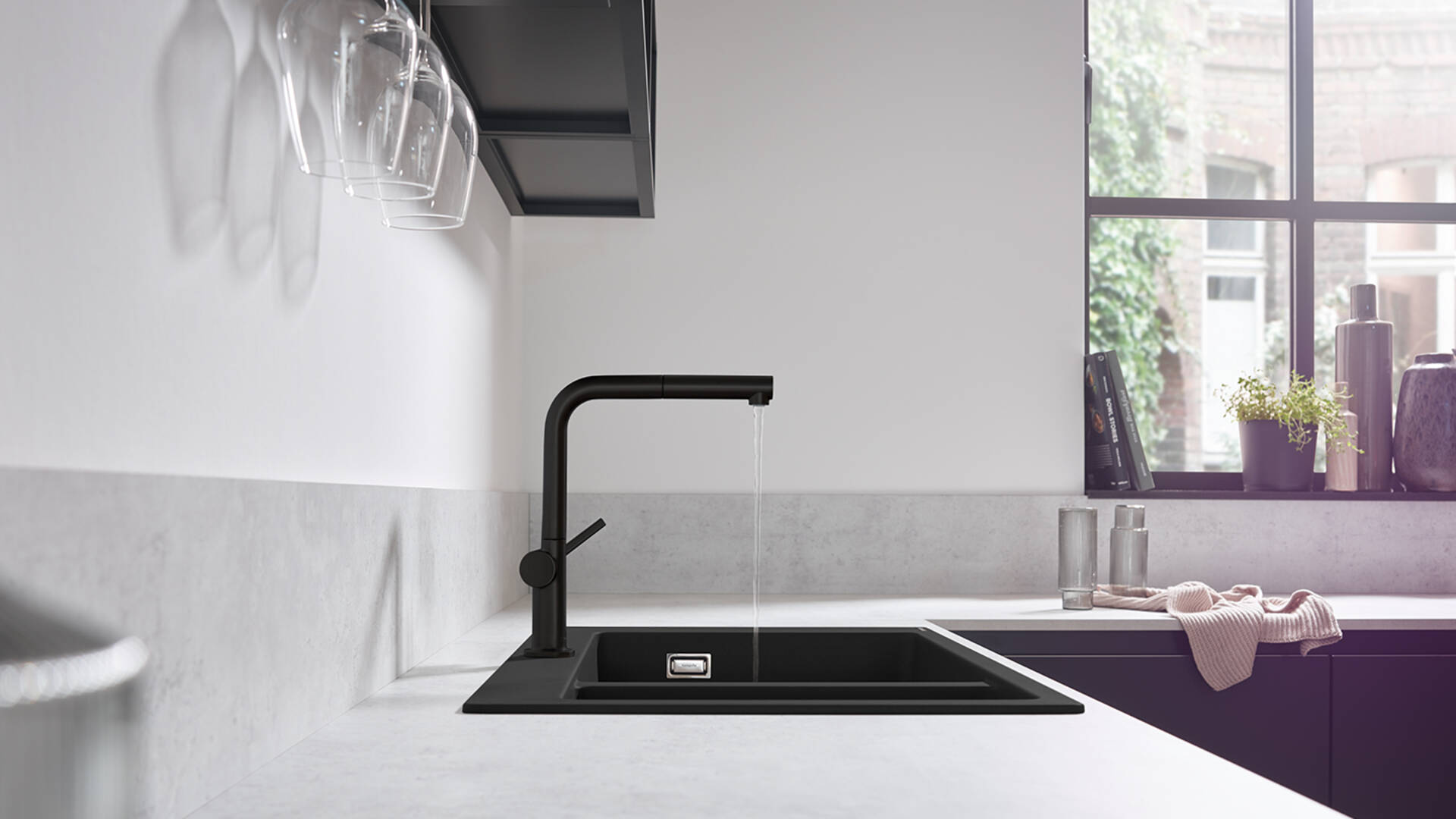 Trendikäs mattamusta hansgrohen hana keittiöön.