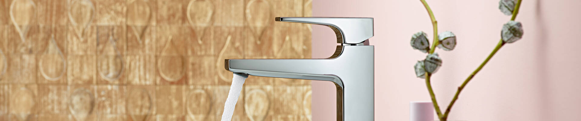 The hansgrohe ComfortZone in three different styles. The hansgrohe ComfortZone in three different styles.