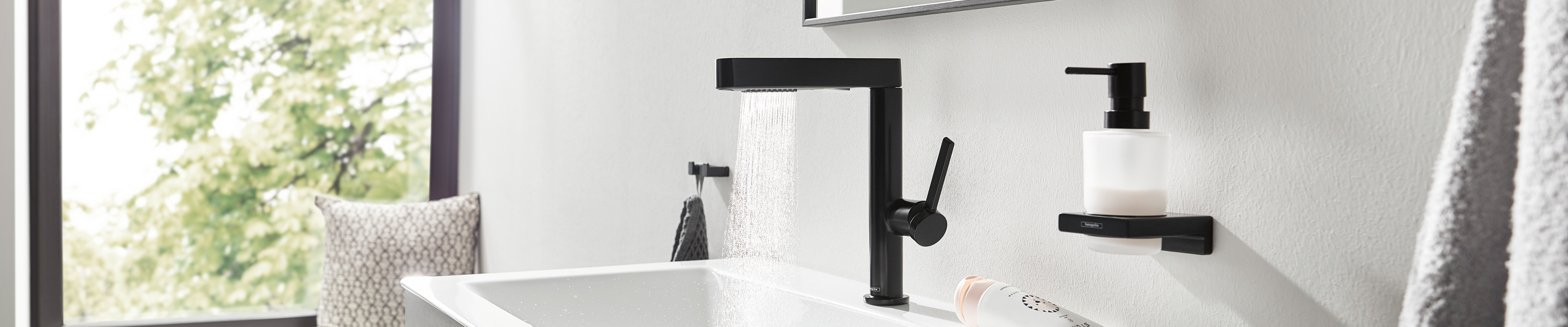 Pull-out Finoris tap with PowderRain.