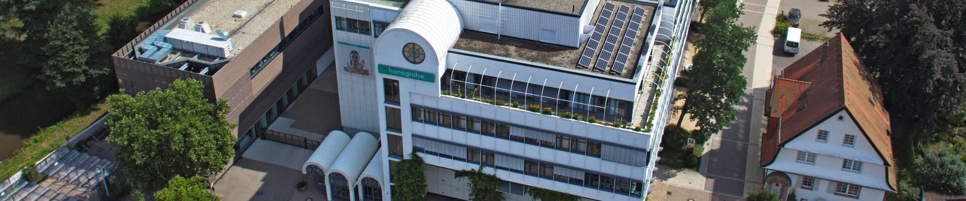 Schiltach'ta Hansgrohe grup merkez ofisi. Schiltach'ta Hansgrohe grup merkez ofisi.