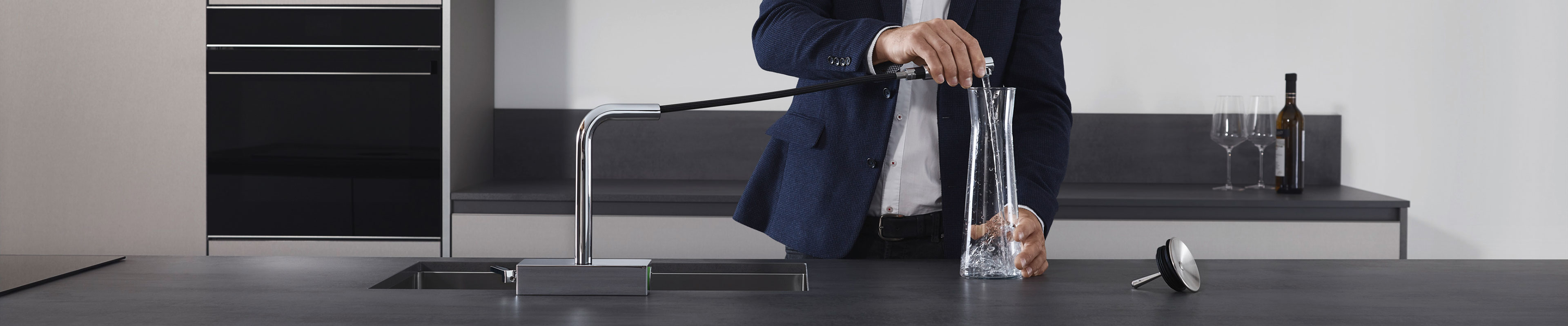 L-shaped Aquno Select M81