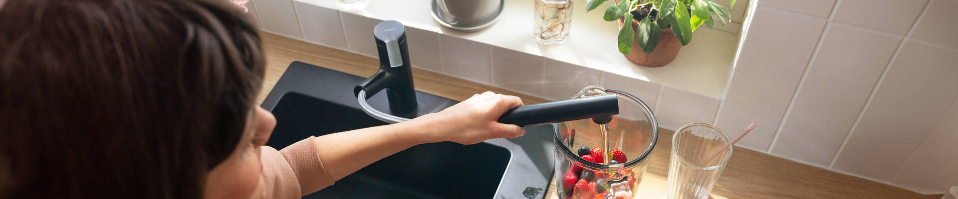 Modern hansgrohe kitchen taps: sink and tap.