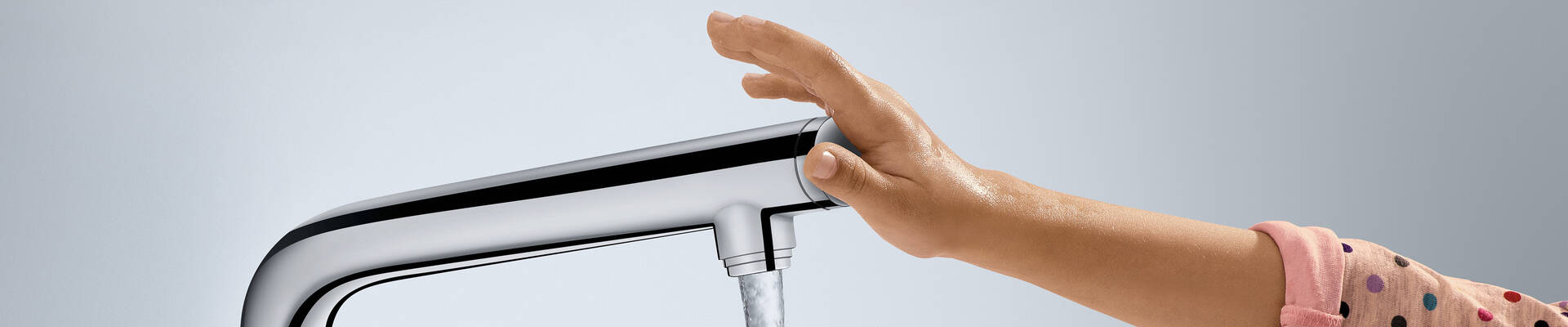 Metris Select kitchen tap - easy to operate. Metris Select kitchen tap - easy to operate.