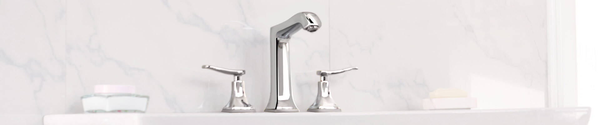 Lavabo için 3 delikli zarif batarya. Lavabo için 3 delikli zarif batarya.
