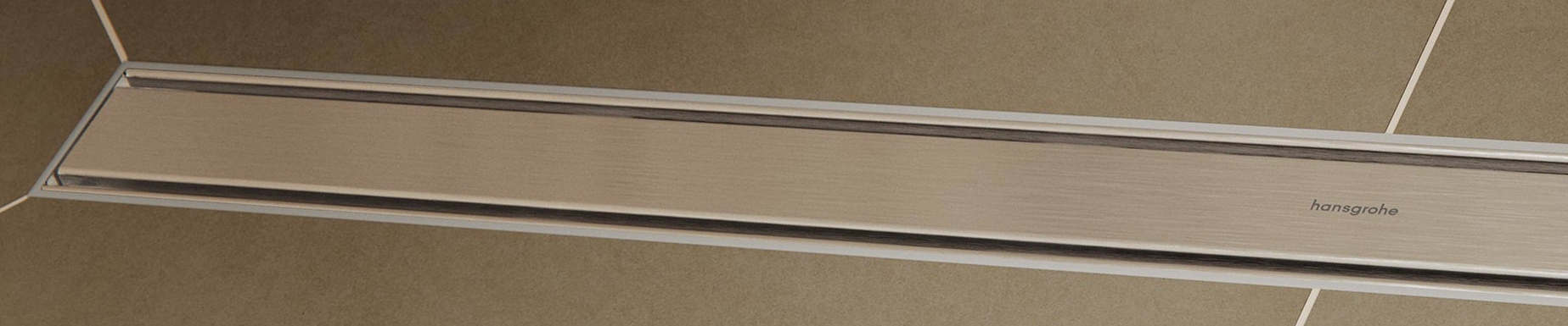 Inštalovaný RainDrain Flex v matnej čiernej farbe.