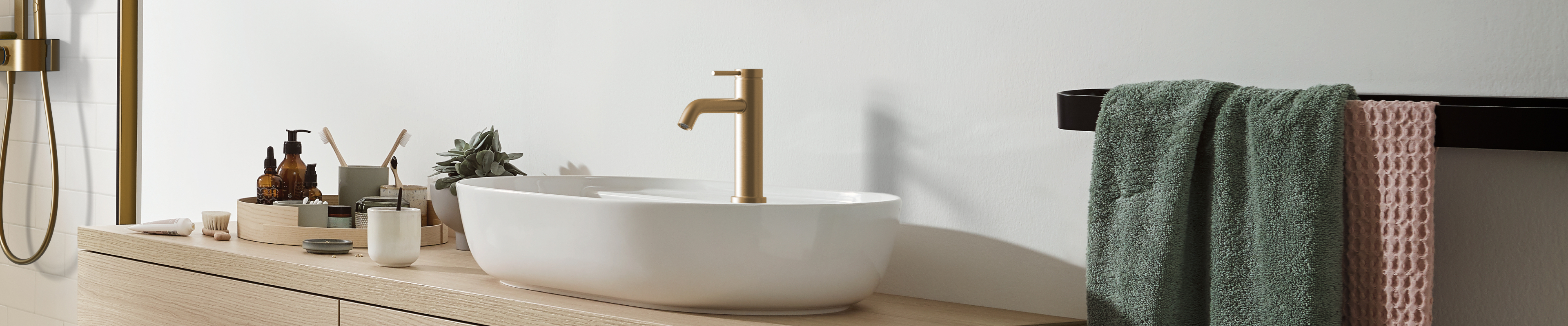 hansgrohe wash place with Tecturis S basin tap.