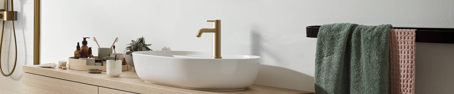 hansgrohe wash place with Tecturis S basin tap.