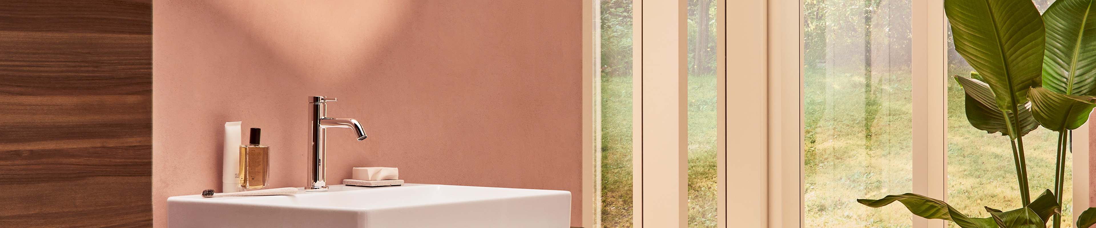 Tvättplats med tvättställsblandaren Tecturis S från hansgrohe.