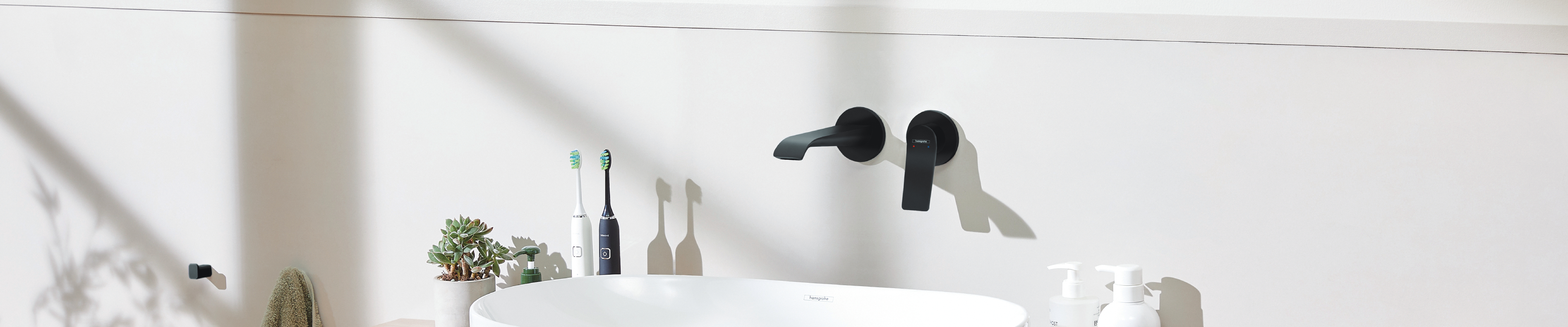 Modern Vivenis faucet on the sink.