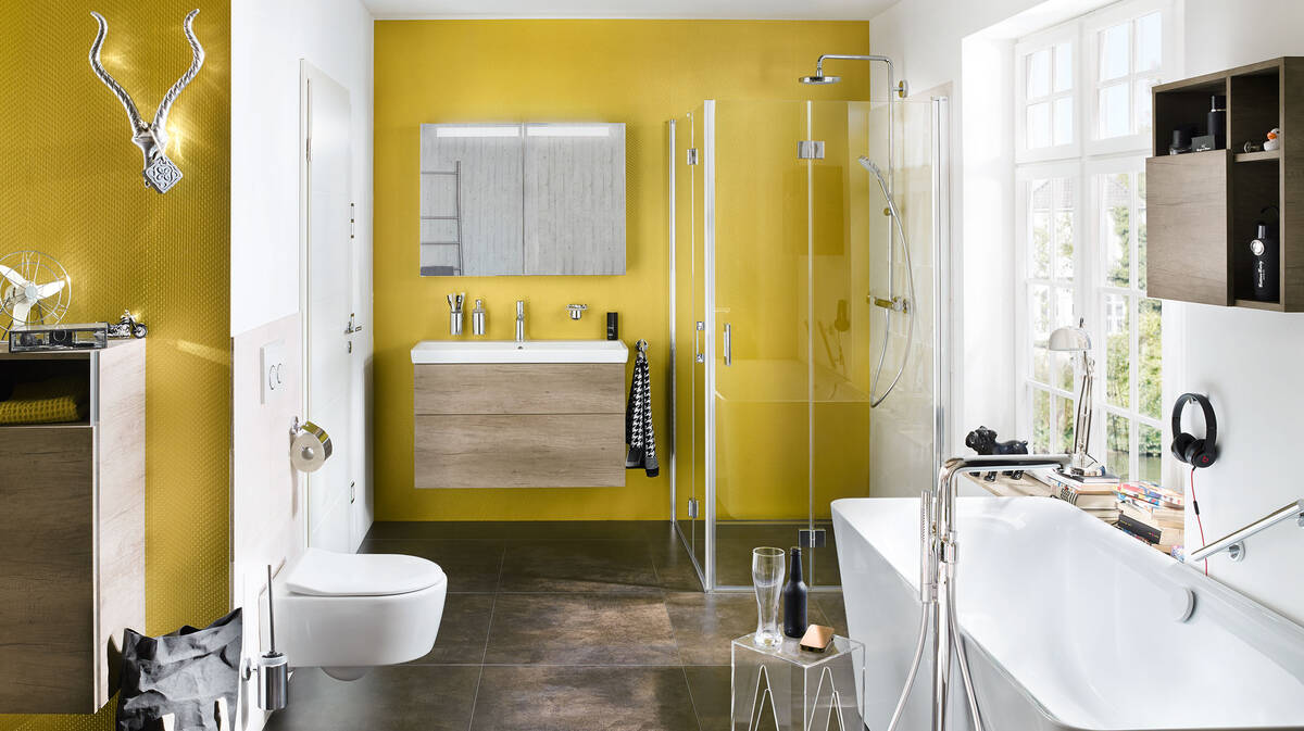 Salle de bain glamour avec un design créatif et des robinets nobles. Salle de bain glamour avec un design créatif et des robinets nobles.
