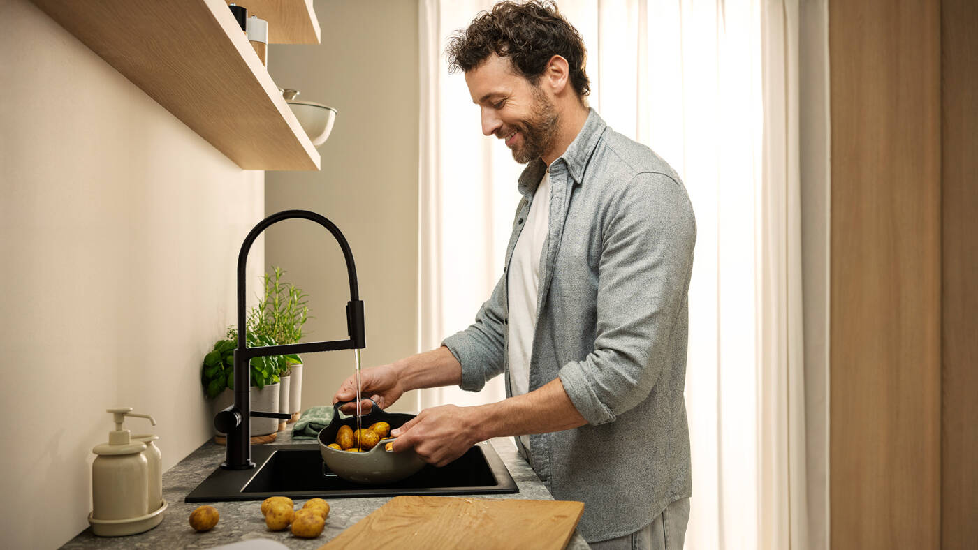 De laminaire straal dient om potten te vullen.