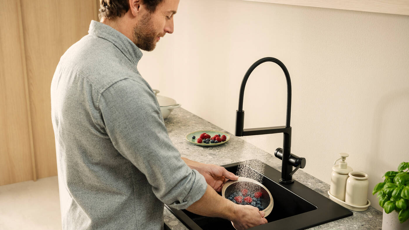 Fruit wordt zacht gespoeld met PowderSpray. 