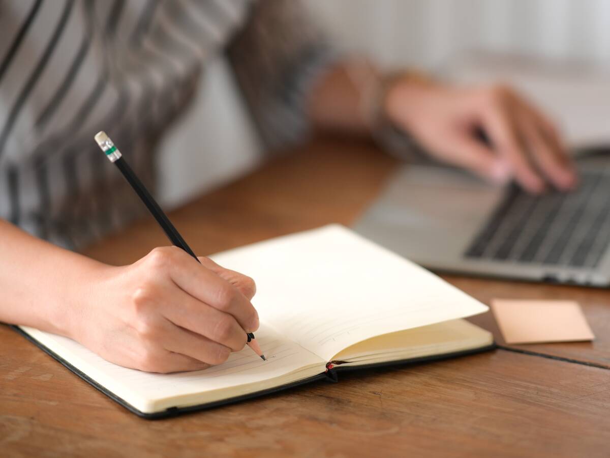 Online lexicon with helpful answers