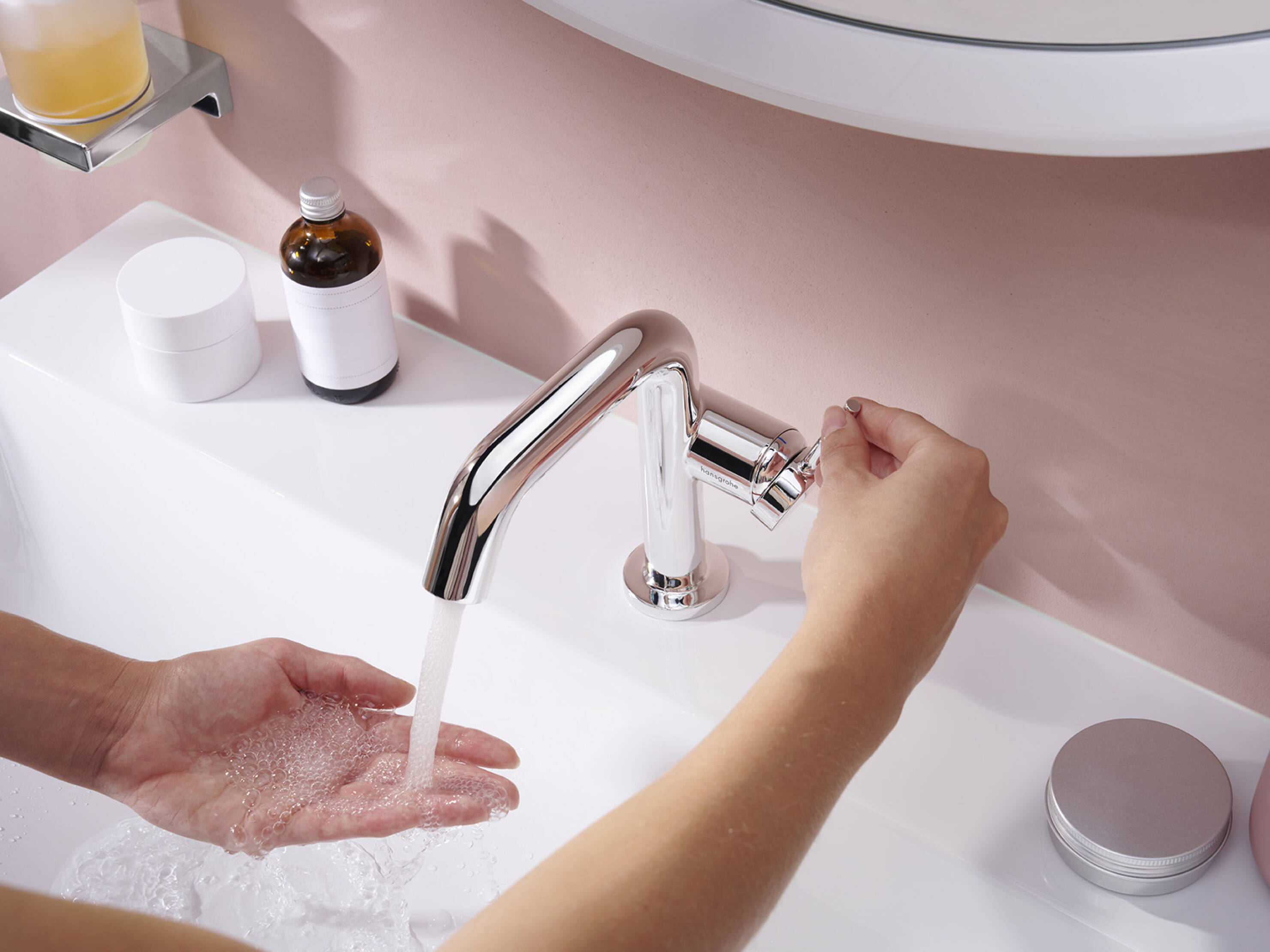 Spar på vandet i badet med hansgrohe EcoSmart.