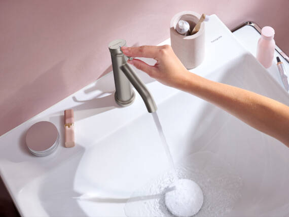 Man washes his hands under hansgrohe Tecturis tap