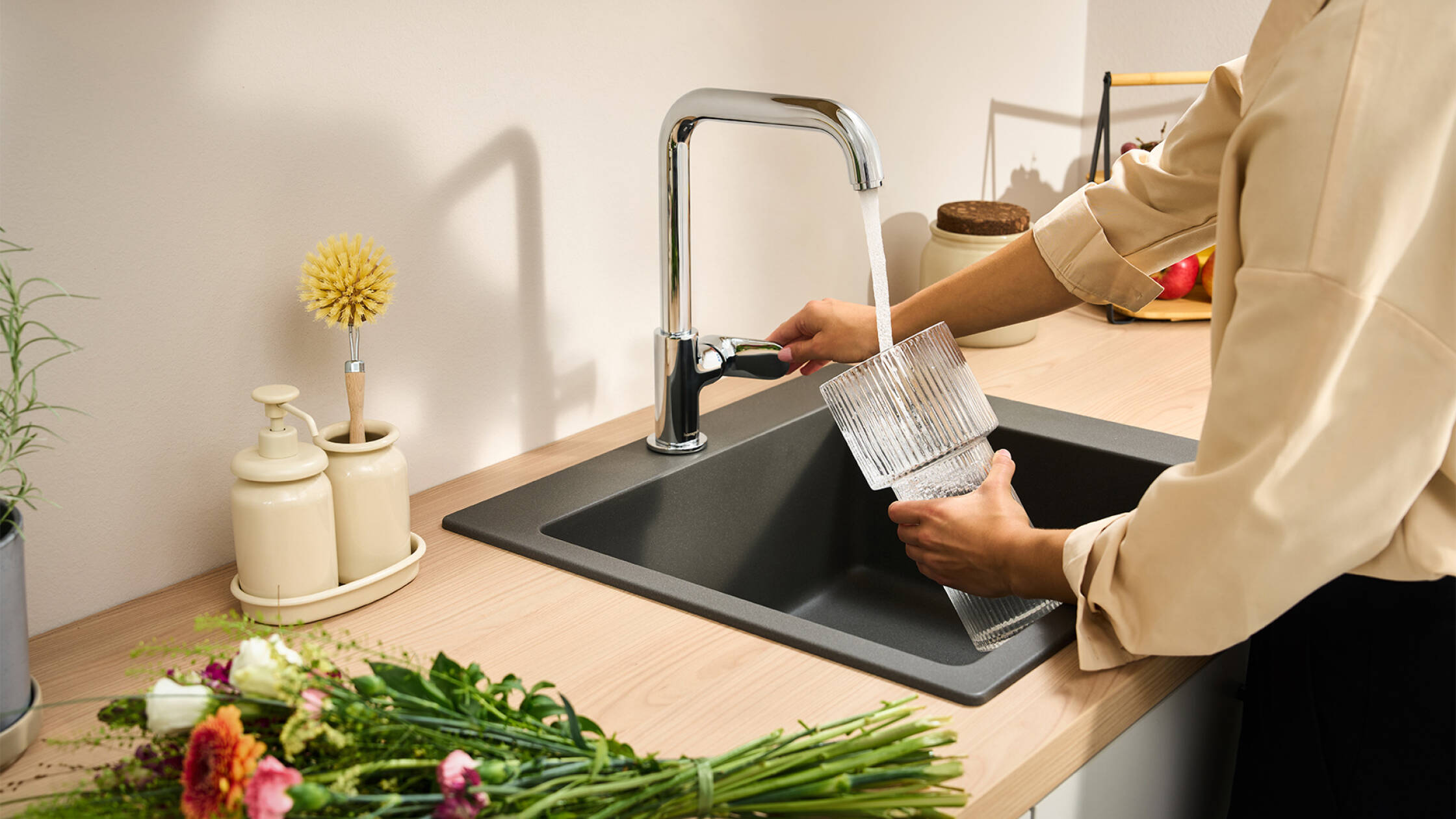 Vernis Blend M35 při použití u dřezu.