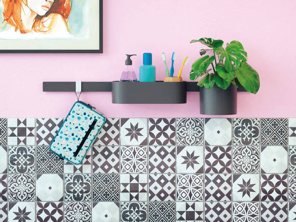 WallStoris bathroom shelves are available in Matte Black and Matte White.