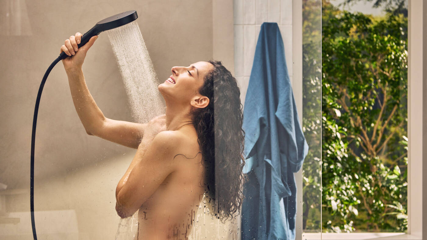 Designflex, color-coordinated with the hansgrohe hand shower.