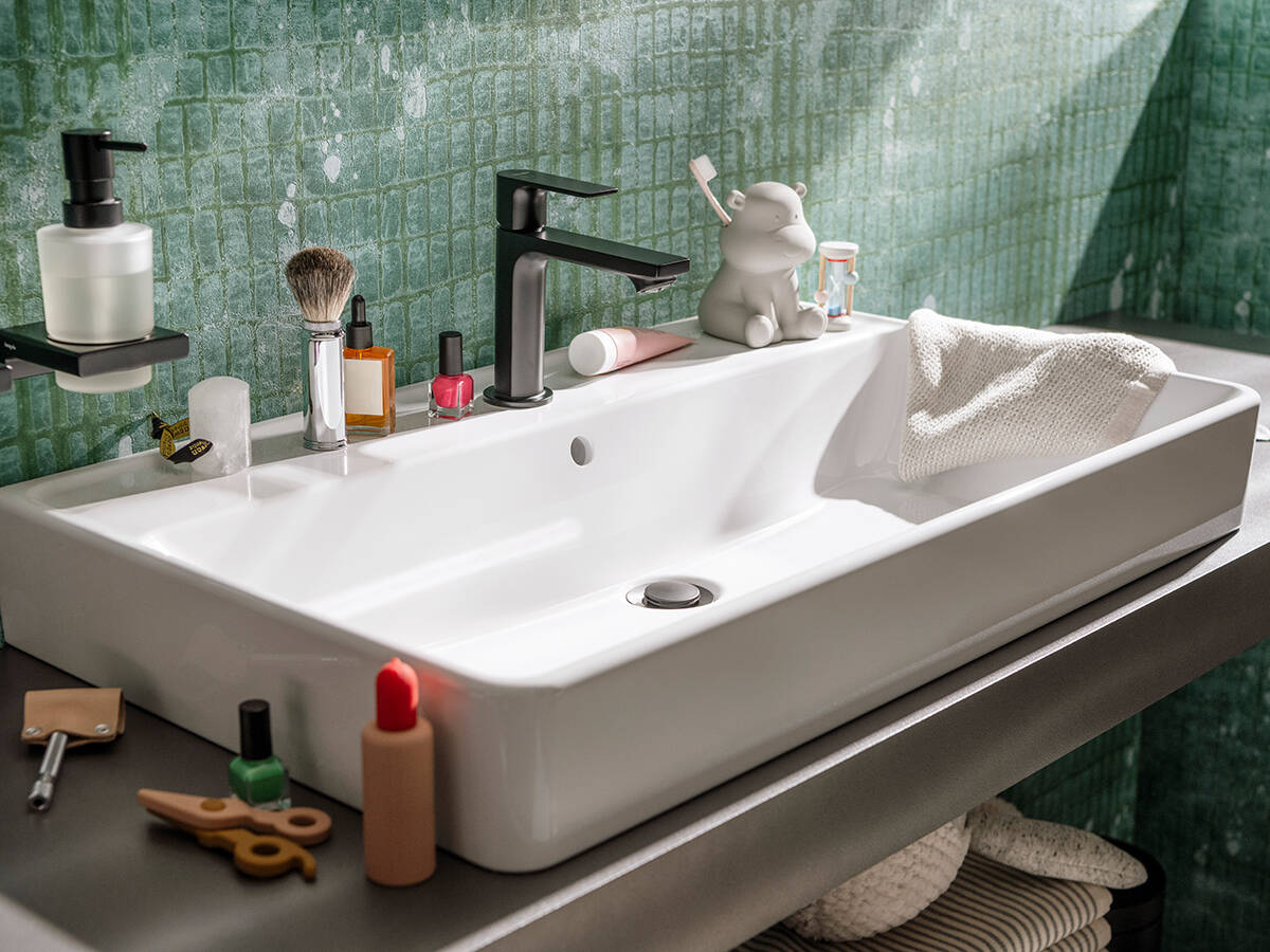 hansgrohe Xanuia Q wash basins in the softsquare design.