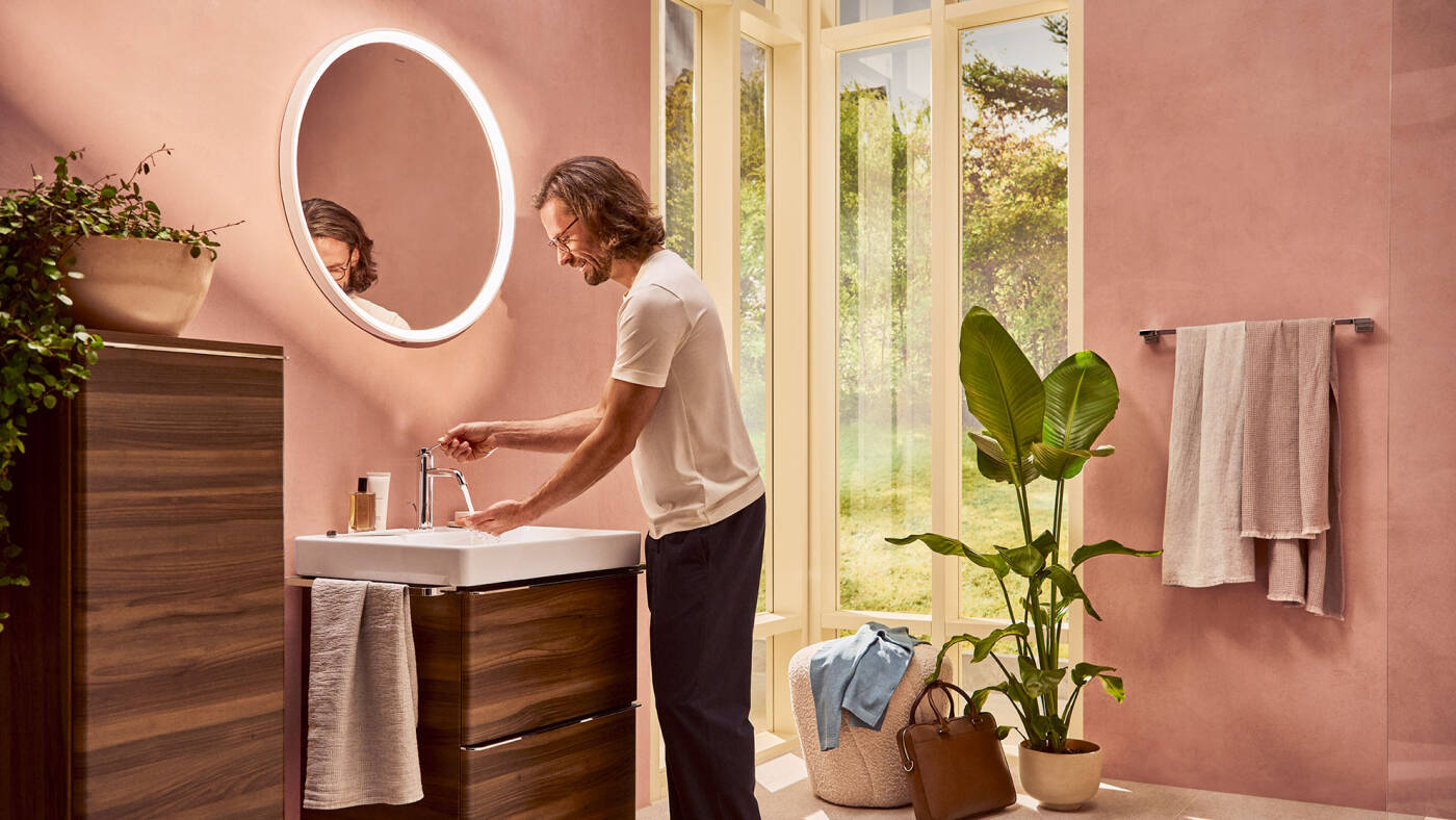 Man at the sink with Xarita mirror.