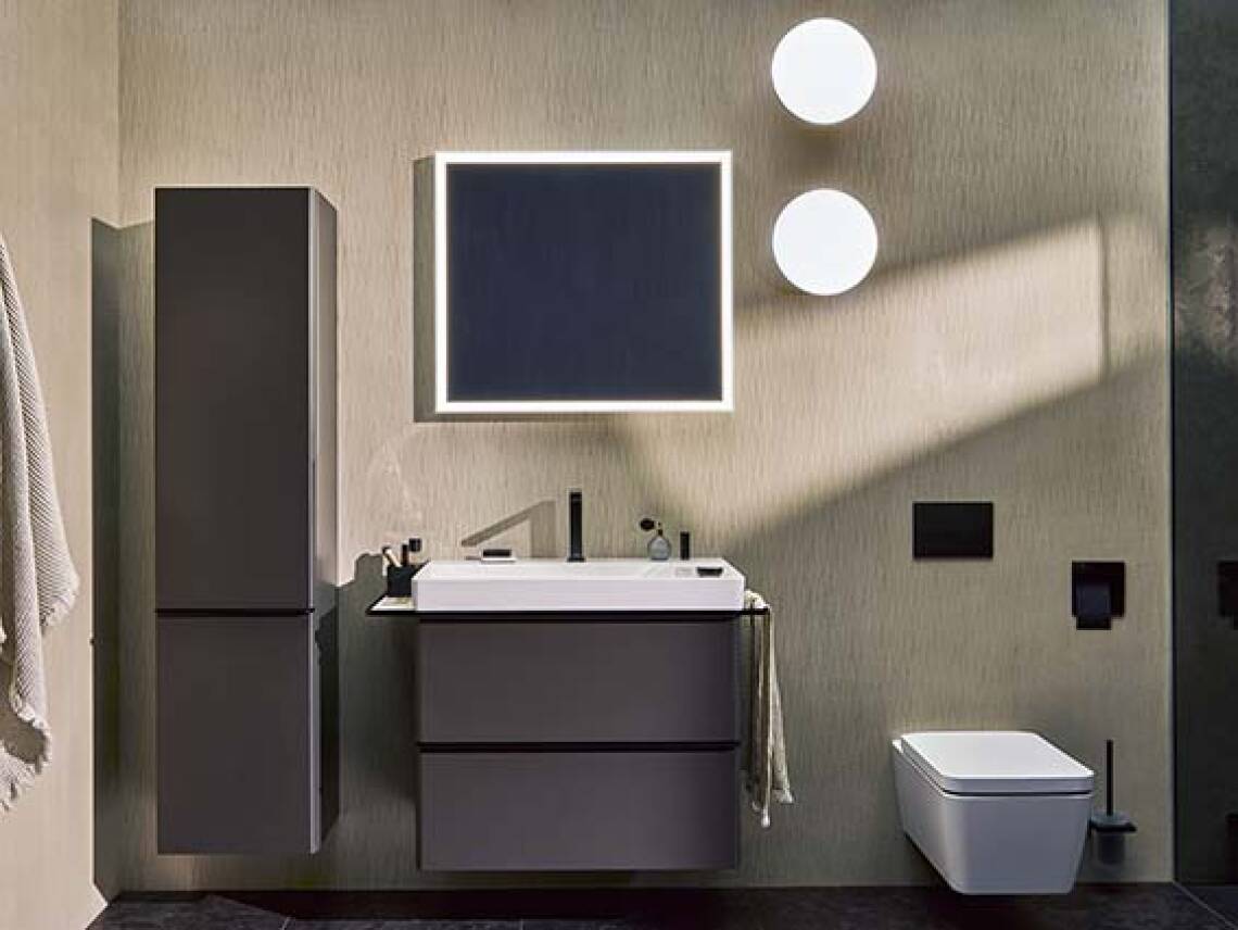 EluPura WC, Xelu Q Waschtisch und Möbel von hansgrohe. 