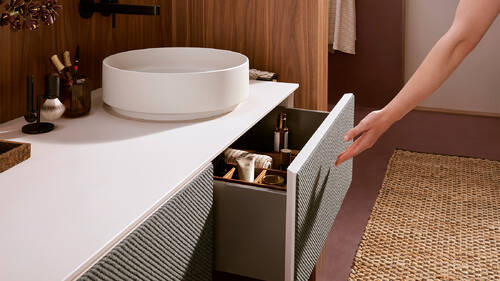 Zásuvka Xevolos E se zavírá velmi jemně.