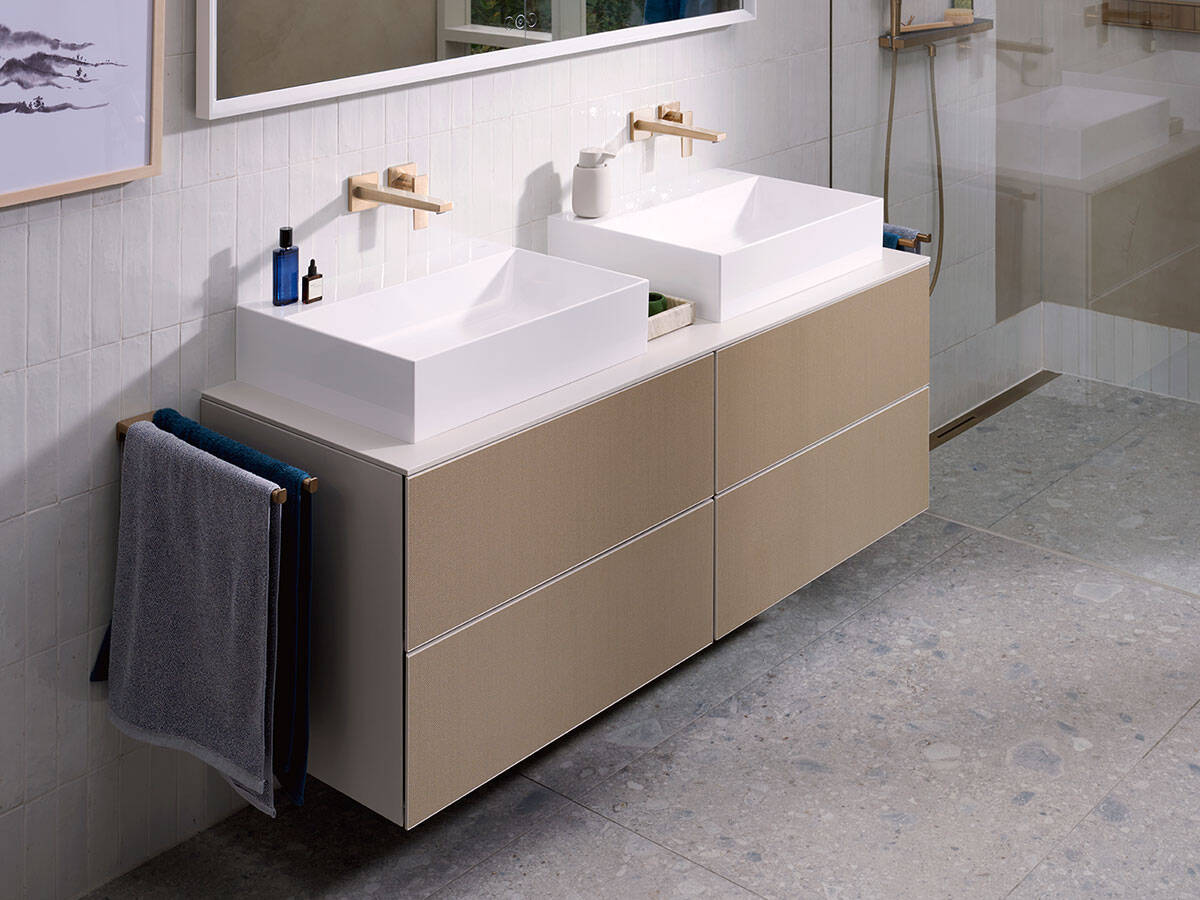 Meuble sous vasque Xevolos E avec console et deux vasques.