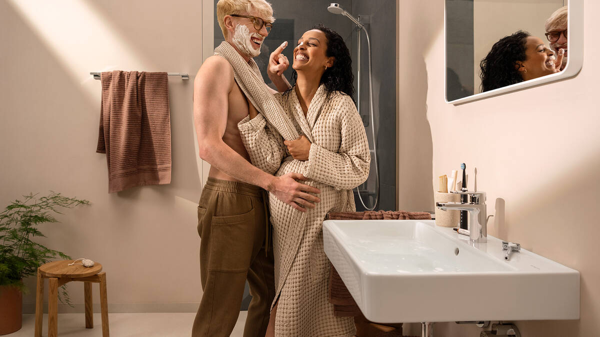 Couple at the Xanuia wash basin in the Softsquare design.