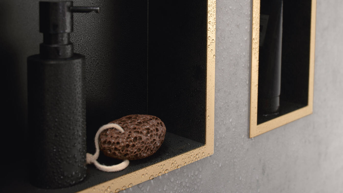 XtraStoris : niches de douche noir mat avec un cadre design en aspect doré poli.