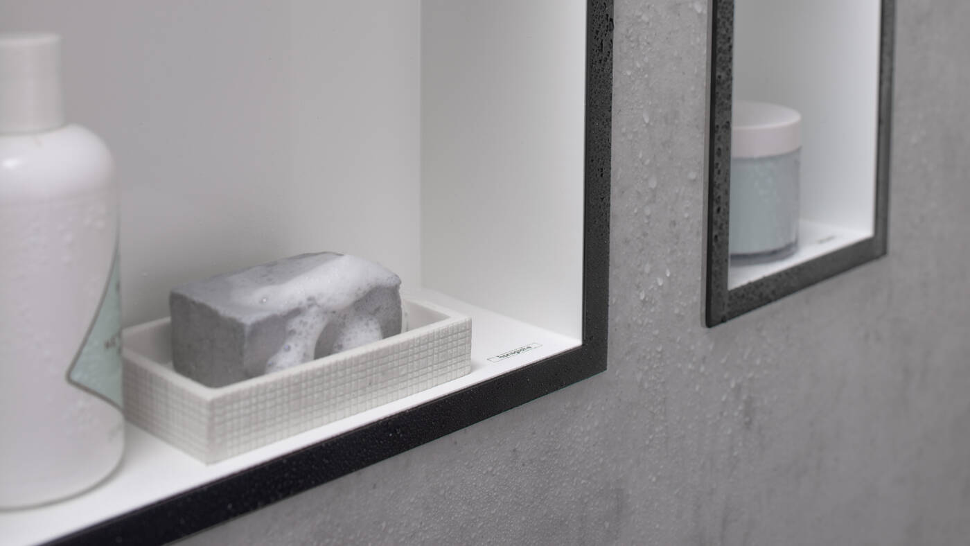 XtraStoris Individual : niches de douche blanc mat avec cadre design noir mat.