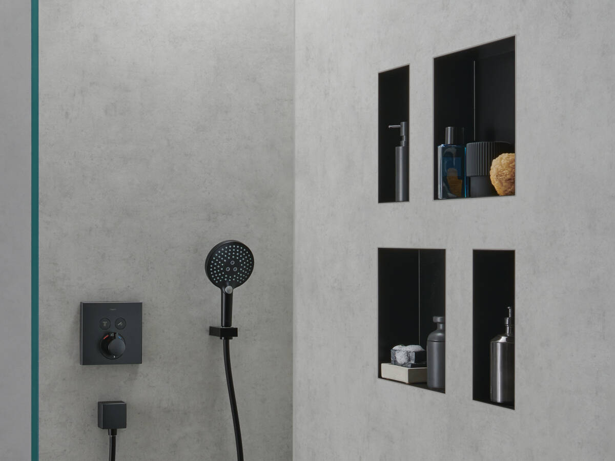 hansgrohe wastafel met XtraStoris accessoires.