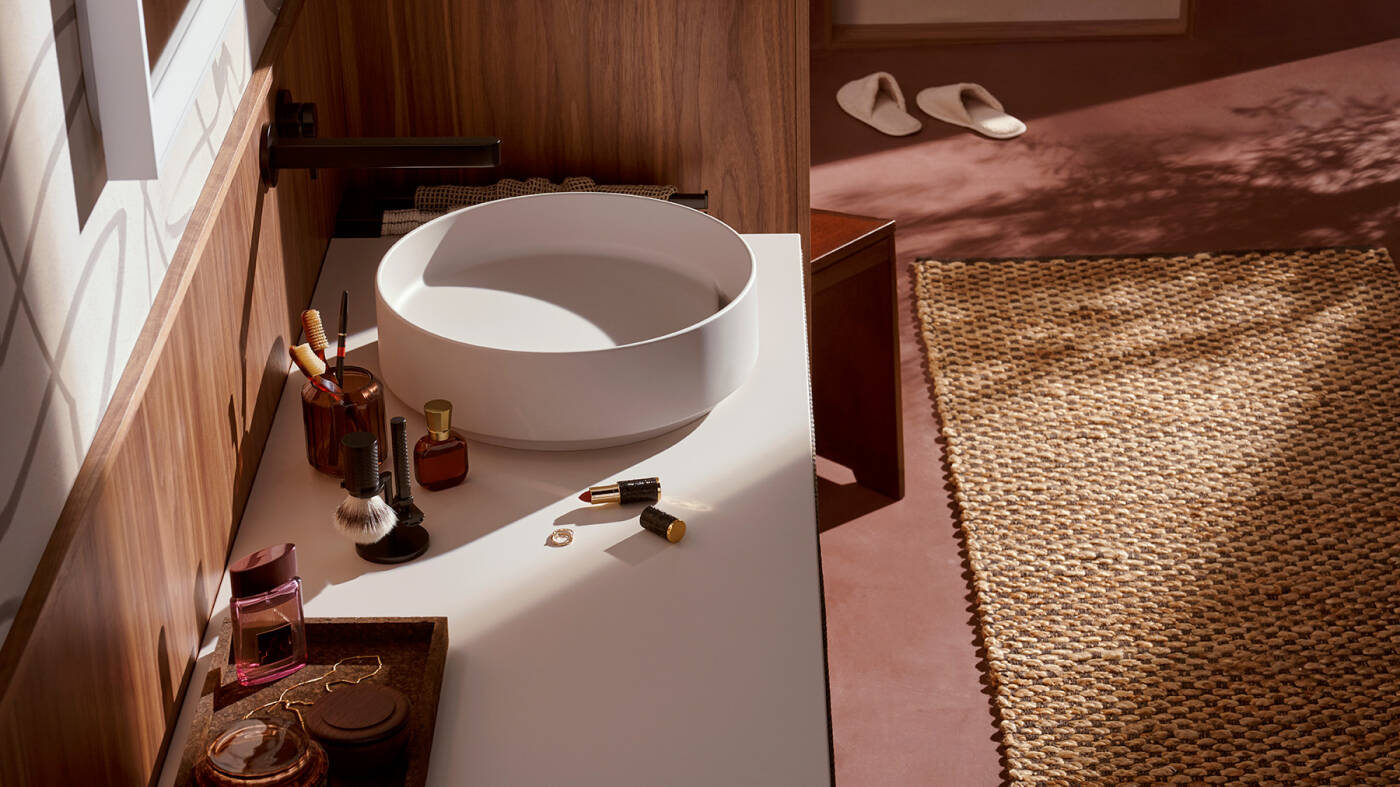 Ronde Xuniva Evo opzetlavabo op console.