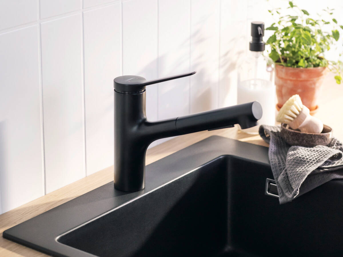 Installed Zesis kitchen faucet in matt black.