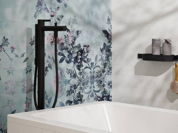 Matt Black Zesis S bathroom tap on the bath tub.