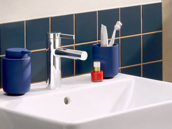 hansgrohe Zesis S tap in a blue bathroom.