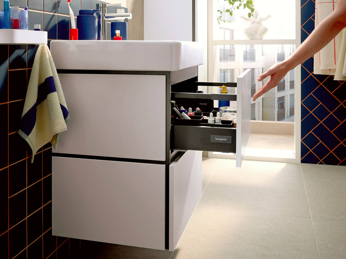 Xilesa badkamermeubel met geopende lade. 